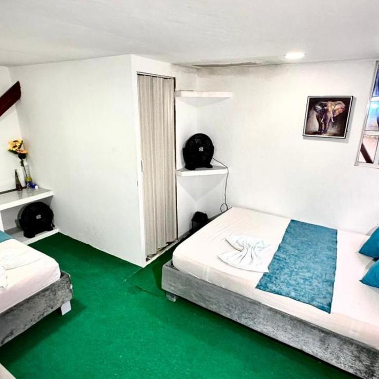 Hotel MB - Habitación Cuádruple Clásica - 3