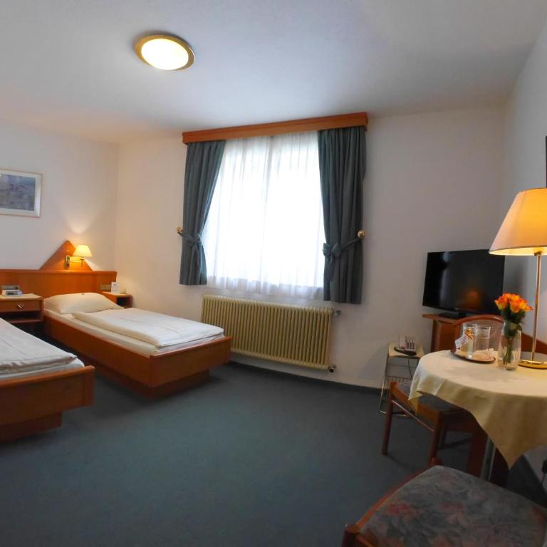 Pension Besser - Standard Zweibettzimmer mit Gartenblick - 1