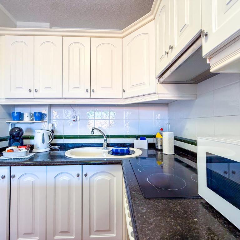 Magnificent Balcon with Sea and Pool View - Apartamento de 1 dormitorio - 13