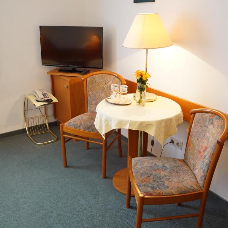Pension Besser - Standard Zweibettzimmer mit Gartenblick - 3
