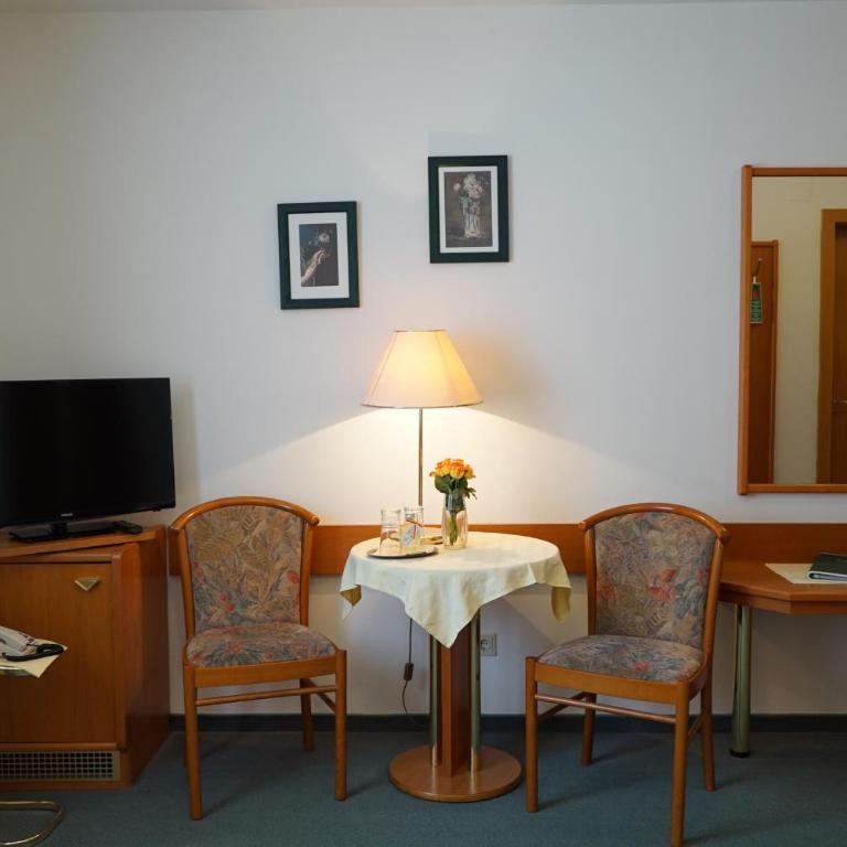Pension Besser - Standard Zweibettzimmer mit Gartenblick - 4