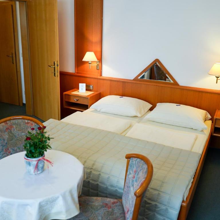 Pension Besser - Doppelzimmer mit Balkon - 1