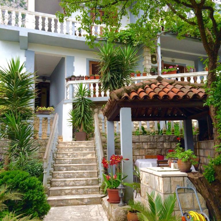 Apartments Lara - Studio with Balcony and Sea View - 2