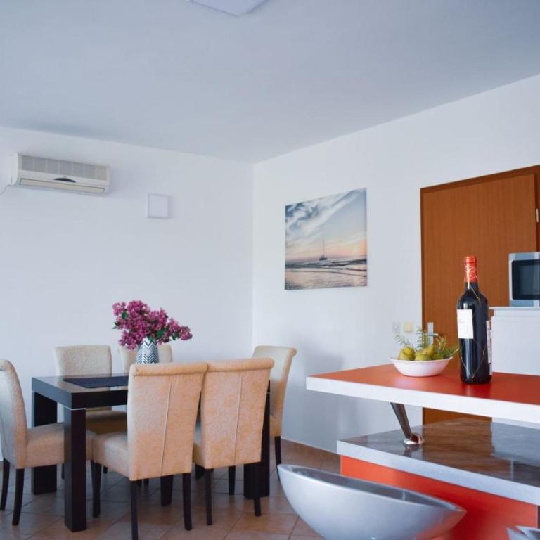 Njaro del Mar DS - Two-Bedroom Apartment - 8