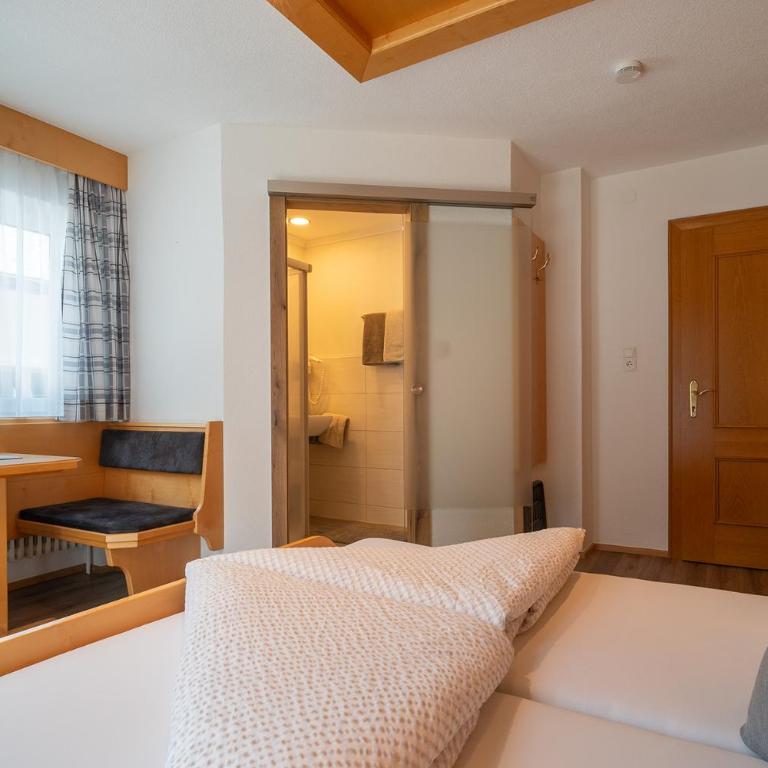 LEOPOLDINE Apart Zimmer - Doppelzimmer mit Balkon - 2