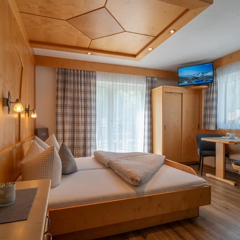 LEOPOLDINE Apart Zimmer - Doppelzimmer mit Balkon - 1