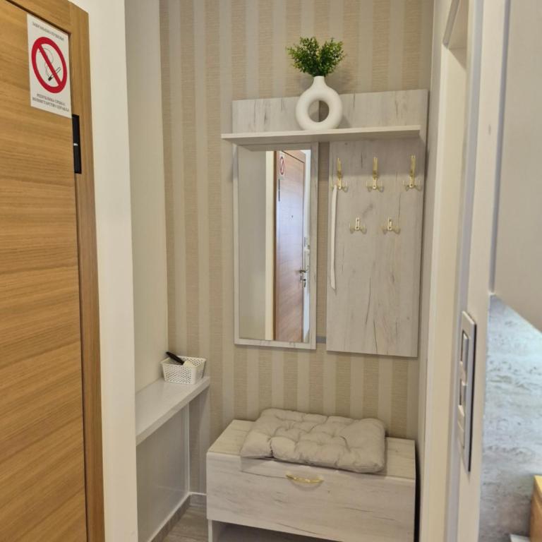 Gold LUX - One-Bedroom Apartment - 22