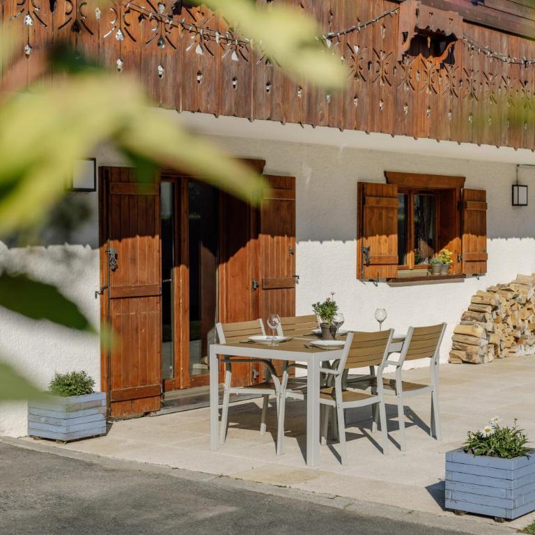 Simply Morzine - Apartment des Montagnes - Superior Apartment - 1