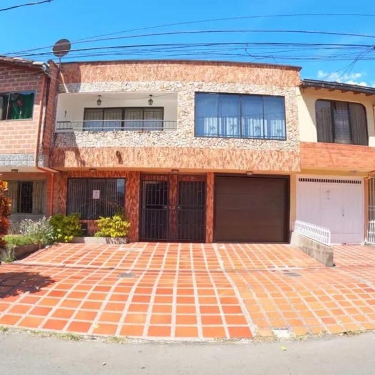 Casa Completa Estadio Atanasio Girardot - Four-Bedroom House - 2