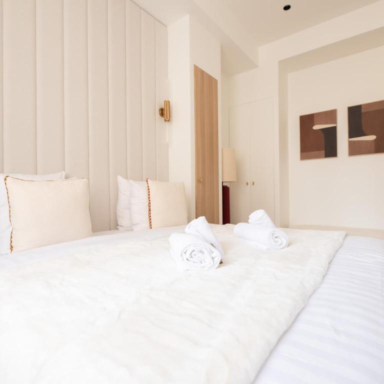 Chic Flat in Paris Center - One-Bedroom Deluxe Apartment - 3