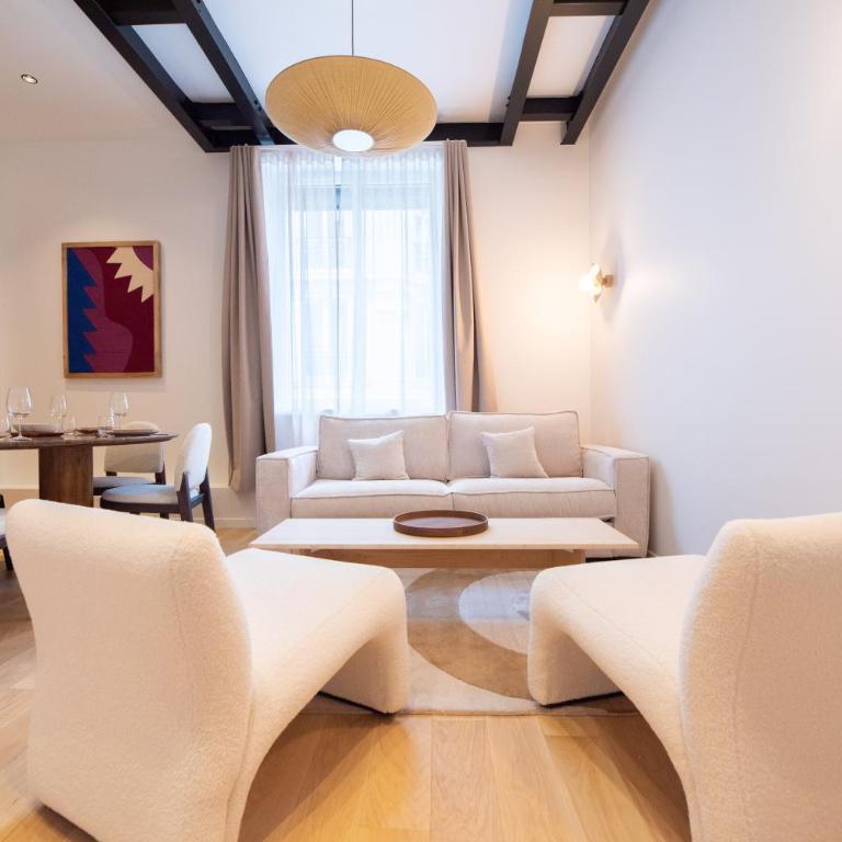 Chic Flat in Paris Center - One-Bedroom Deluxe Apartment - 11