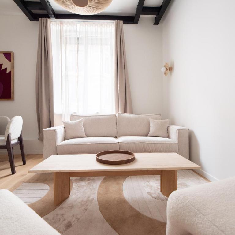 Chic Flat in Paris Center - One-Bedroom Deluxe Apartment - 13