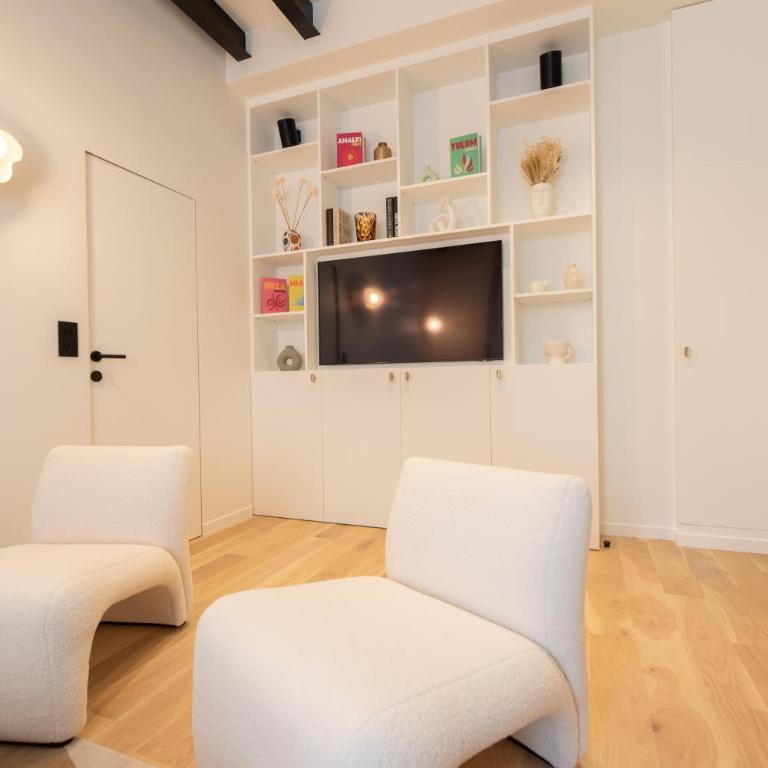 Chic Flat in Paris Center - One-Bedroom Deluxe Apartment - 14