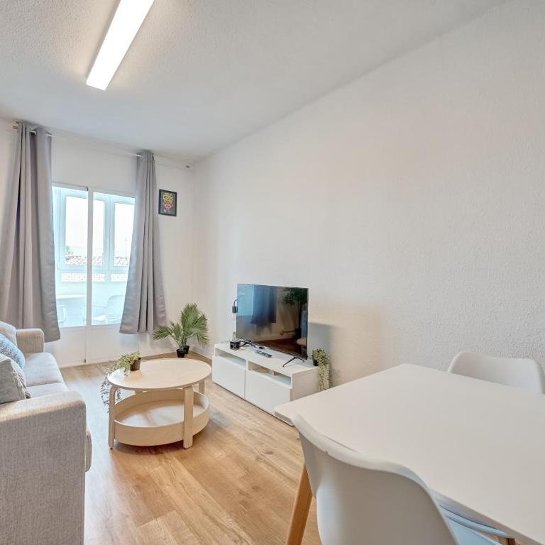 El Sol by Clabao - Three-Bedroom Apartment - 9
