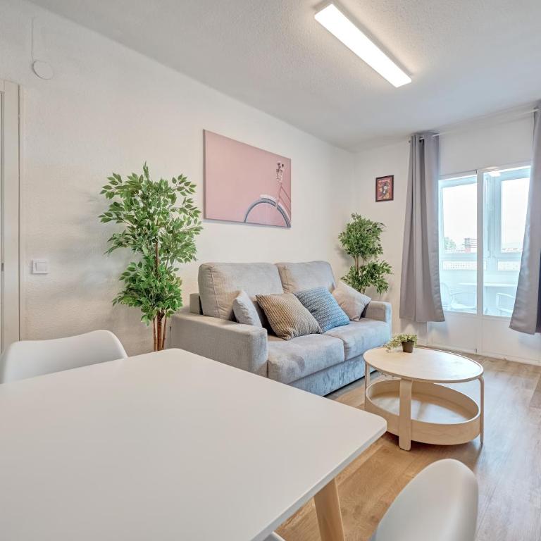 El Sol by Clabao - Three-Bedroom Apartment - 2