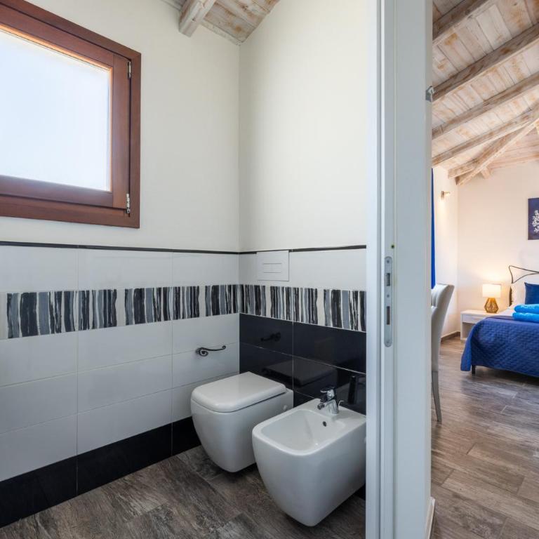 Riva rooms - by Obiettivo vacanza Budoni - Camera Matrimoniale/Doppia con Letti Singoli con Bagno Privato - 18