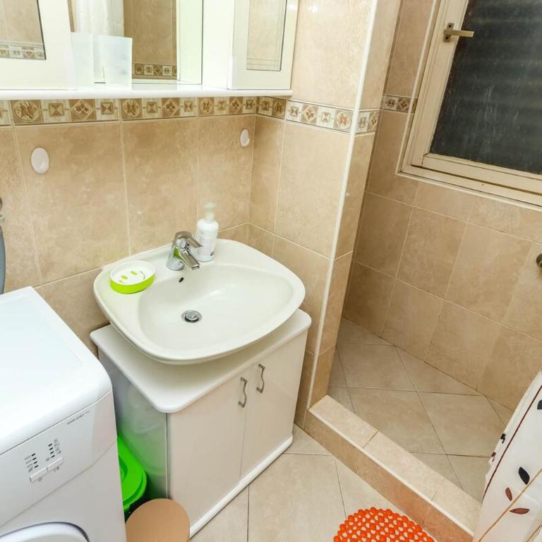 Dino 2 stan za odmor na dobroj lokaciji - Two-Bedroom Apartment - 9