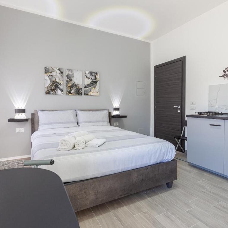 4 Rooms - Camera Matrimoniale con Balcone - 3