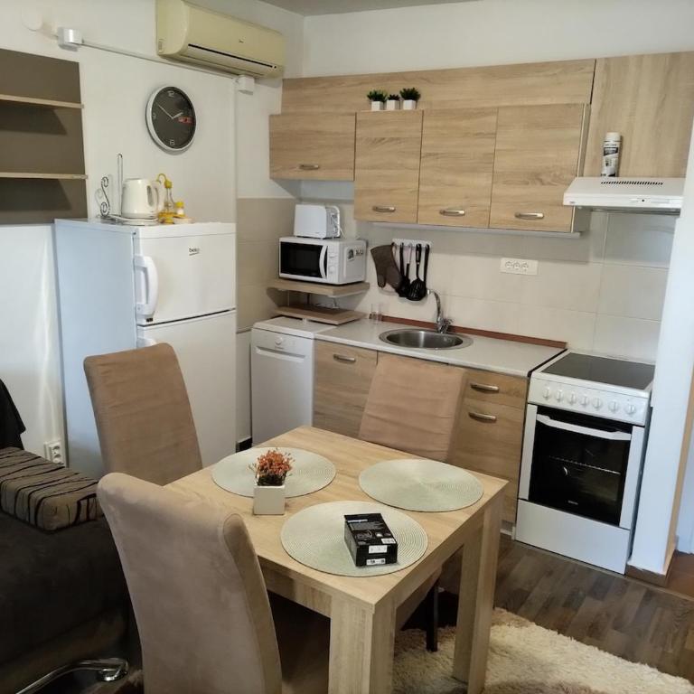 Dino 2 stan za odmor na dobroj lokaciji - Two-Bedroom Apartment - 17