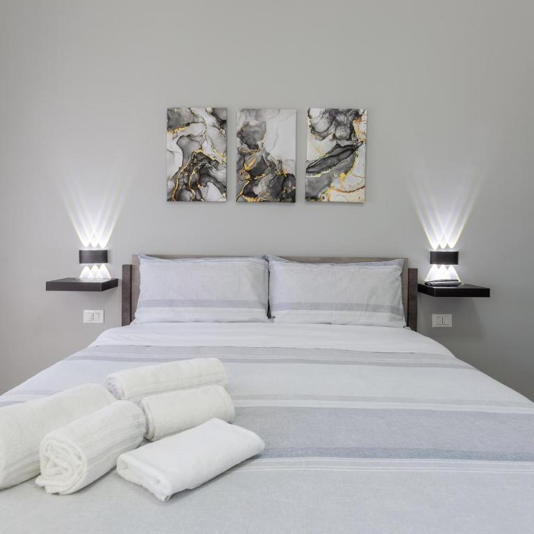 4 Rooms - Camera Matrimoniale con Balcone - 1