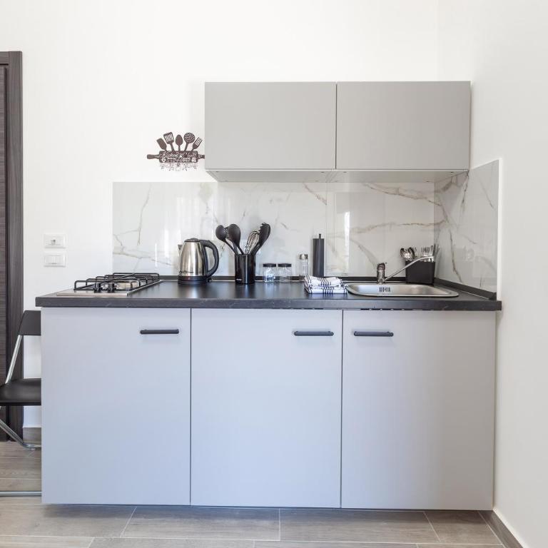 4 Rooms - Camera Matrimoniale con Balcone - 10