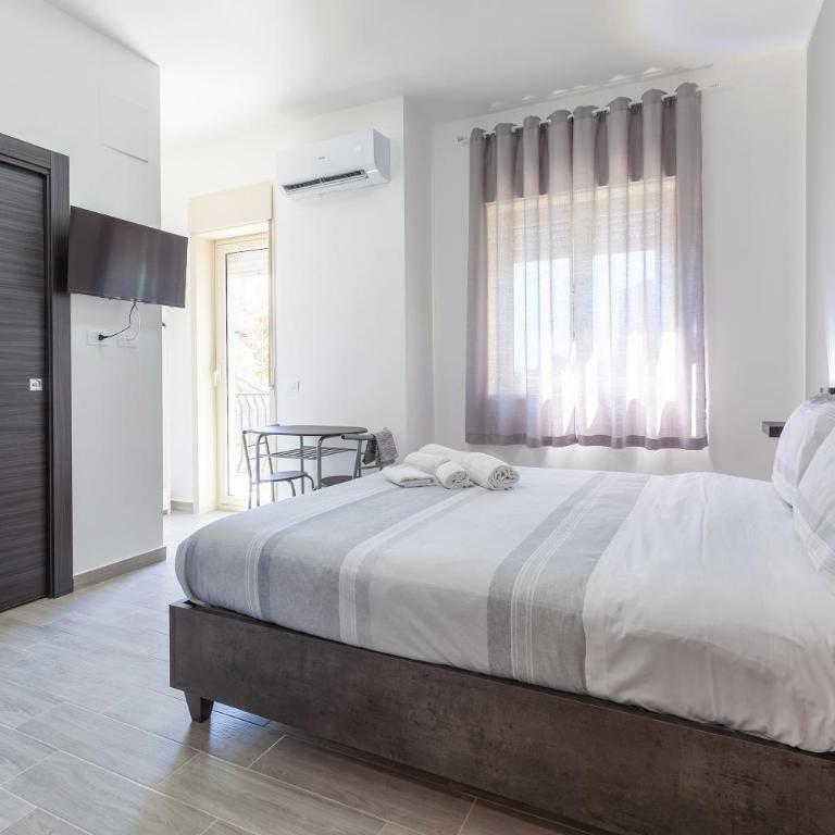 4 Rooms - Camera Matrimoniale con Balcone - 14