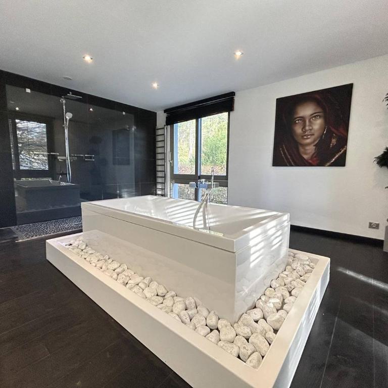 LaMaisonBlanche - Villa - 10