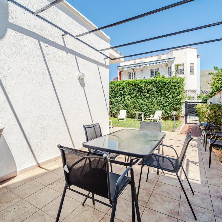 Charming Holiday Home in Palermo - Two-Bedroom House - 29