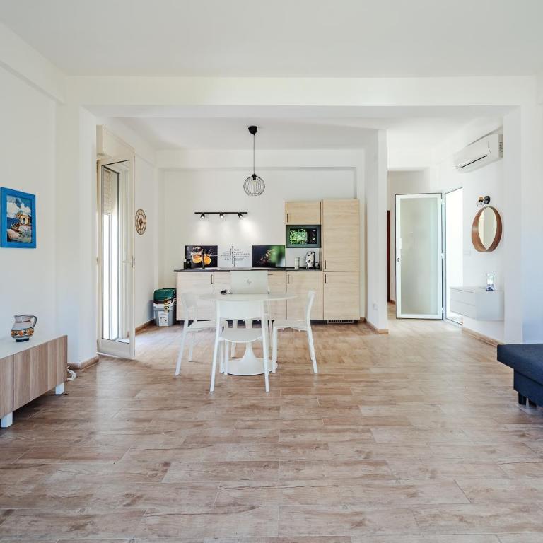 Charming Holiday Home in Palermo - Two-Bedroom House - 13