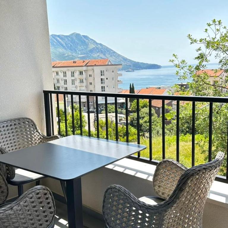 Bečići Relax Apartments - One-Bedroom Apartment - 1