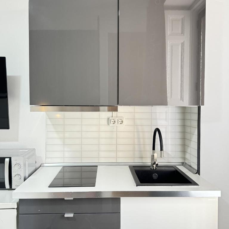 Apartamentos Day Madrid GRAN VIA I - Habitación Deluxe - 4