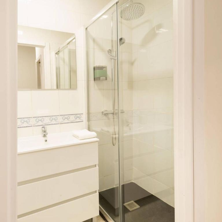 Apartamentos Day Madrid GRAN VIA I - Apartamento de 2 dormitorios con balcón - 2