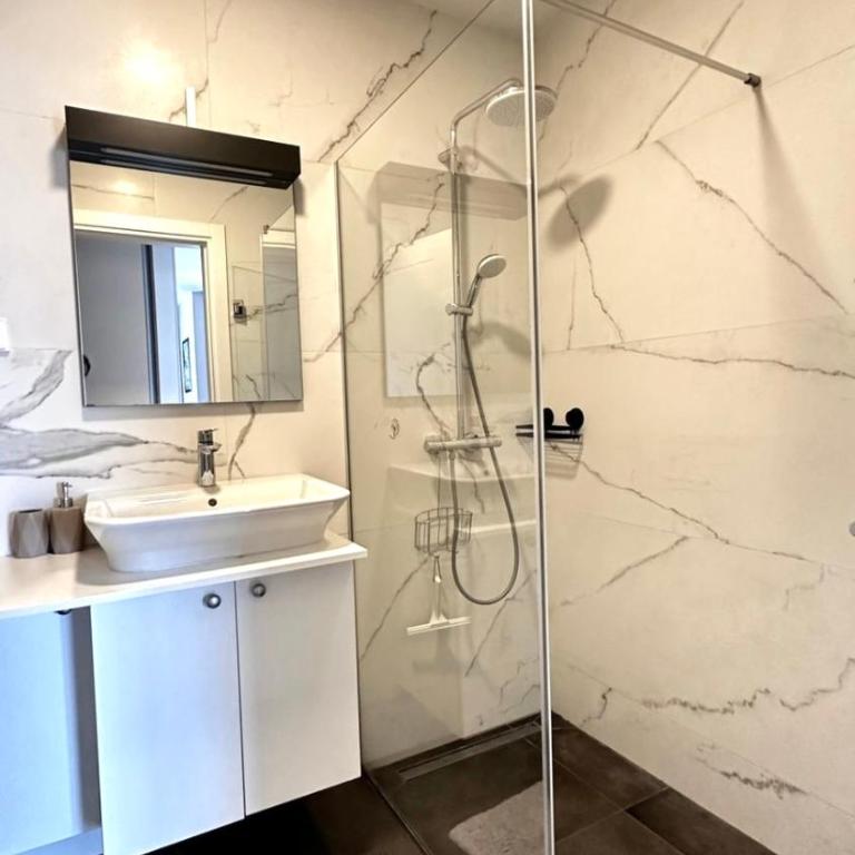 Bečići Relax Apartments - One-Bedroom Apartment - 16