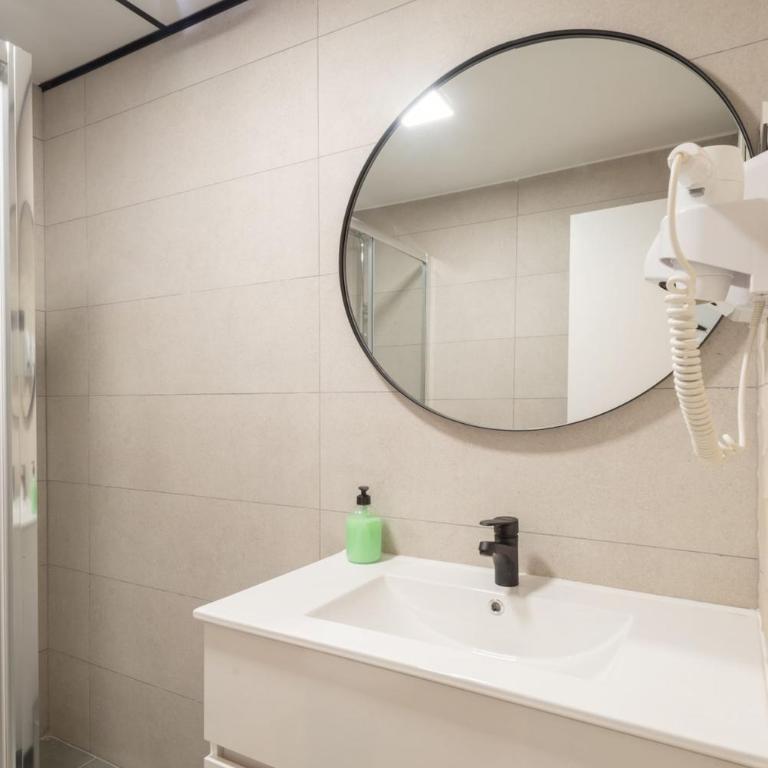 Apartamentos Day Madrid GRAN VIA I - Estudio con balcón - 5