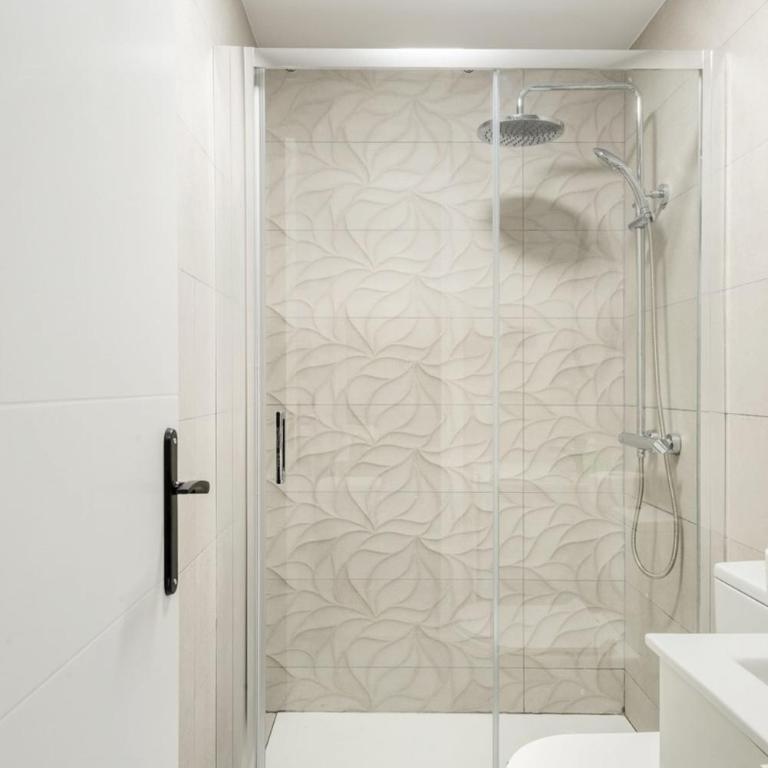 Apartamentos Day Madrid GRAN VIA I - Habitación Doble Económica - 3