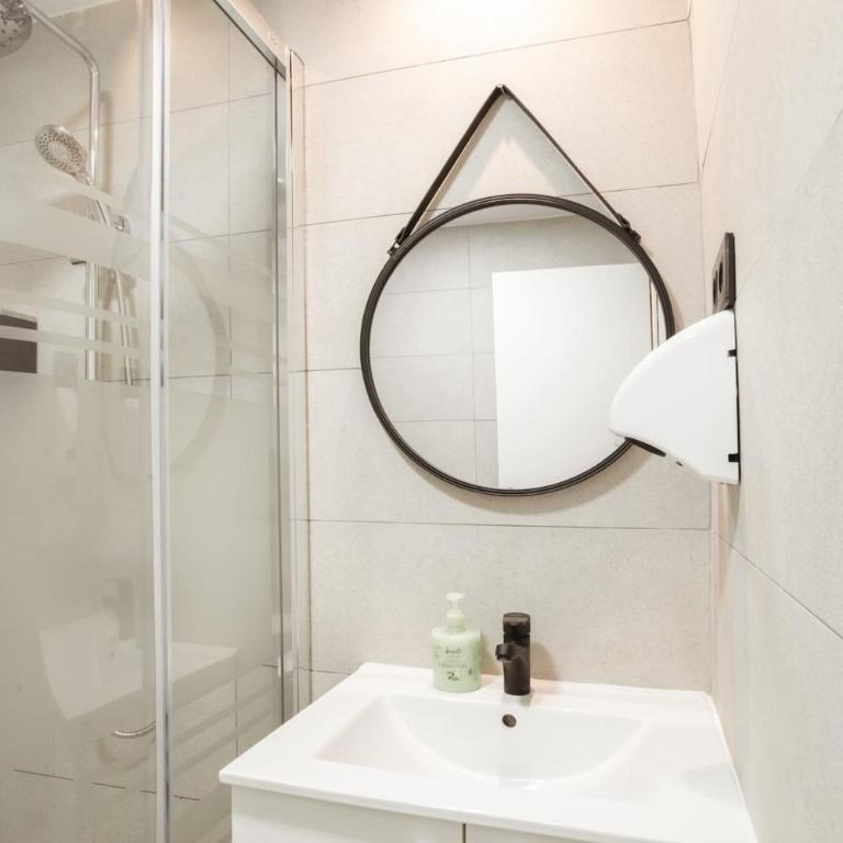 Apartamentos Day Madrid GRAN VIA I - Habitación Doble Deluxe - 6