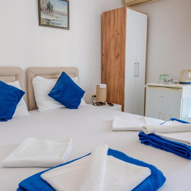 Guest House Vucicevic - Dvokrevetna Soba sa Bračnim Krevetom i Balkonom - 4