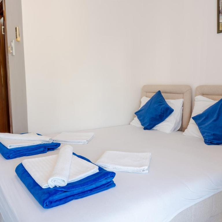 Guest House Vucicevic - Dvokrevetna Soba sa Bračnim Krevetom i Balkonom - 5