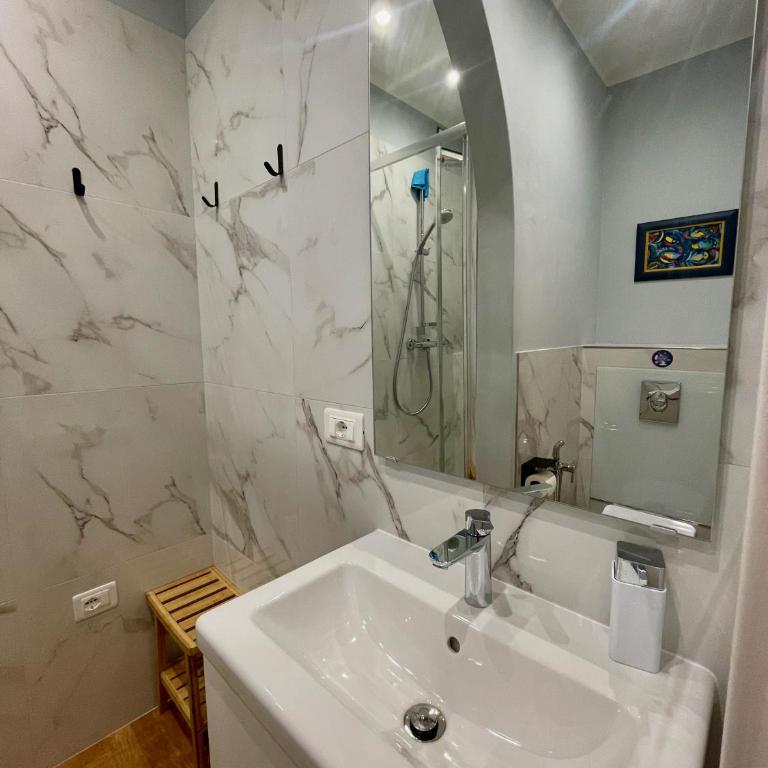 Evy’s Rooms - Camera Matrimoniale con Bagno Privato - 32