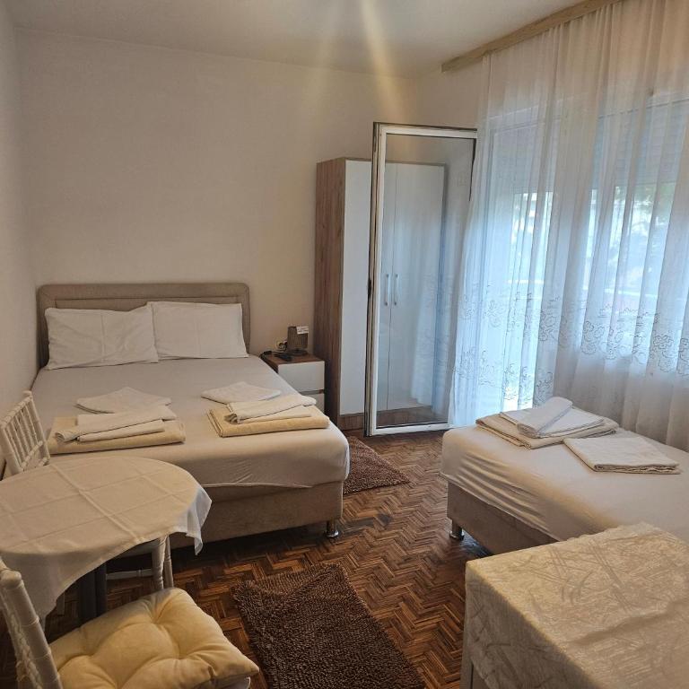 Guest House Vucicevic - Trokrevetna Soba sa Balkonom - 5