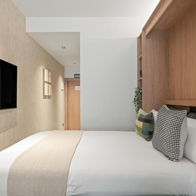 Dobo Madrid Moncayo - Large Double Room - 17