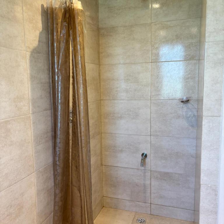 Casa Moderna, Parrila & Pileta en el Centro - Two-Bedroom House - 15