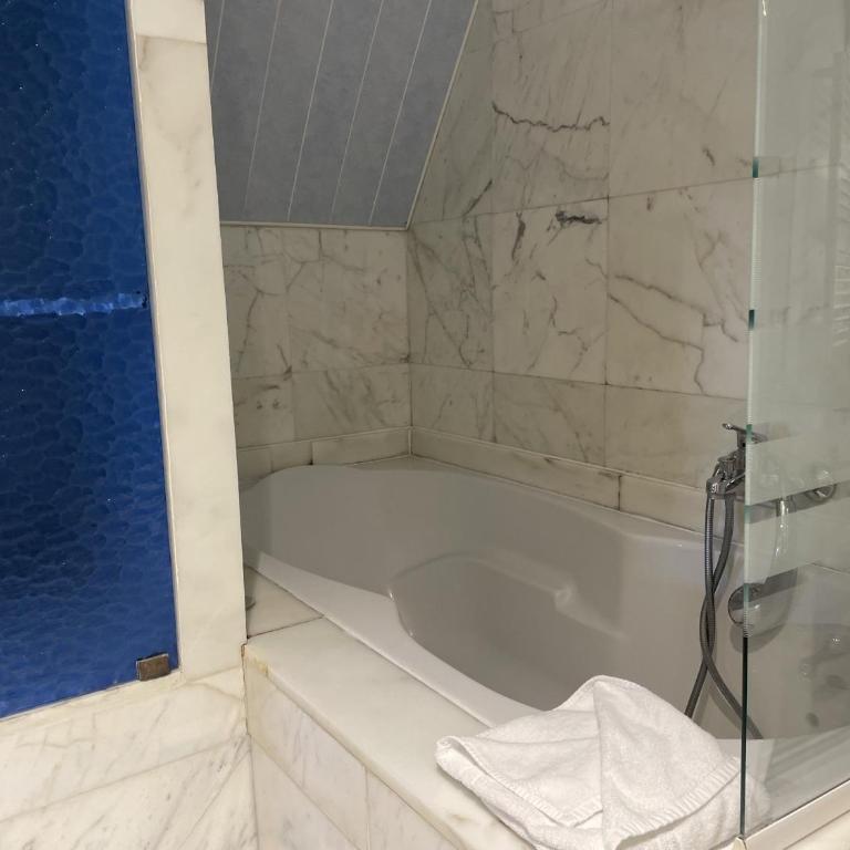 "Le Winter Palace" Prestigieux, Centre, Calme - Appartement 2 Chambres - 13