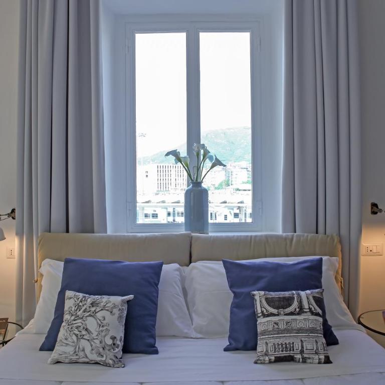 PETIT B&B - in centro a due passi dalla stazione e dai traghetti - Camera Matrimoniale Deluxe - 17
