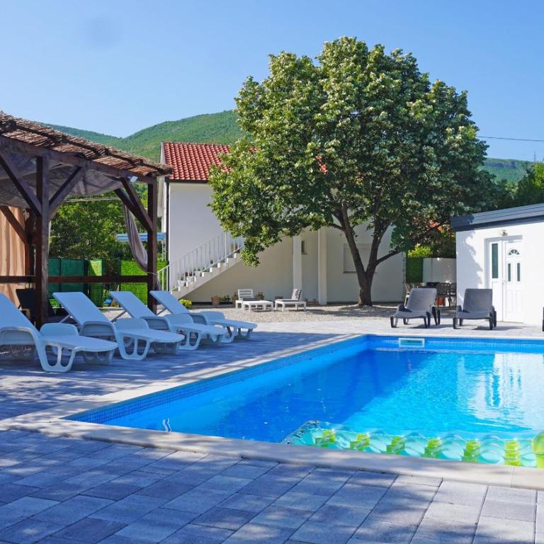 Twins Land - Apartment with Swimming Pool - 1