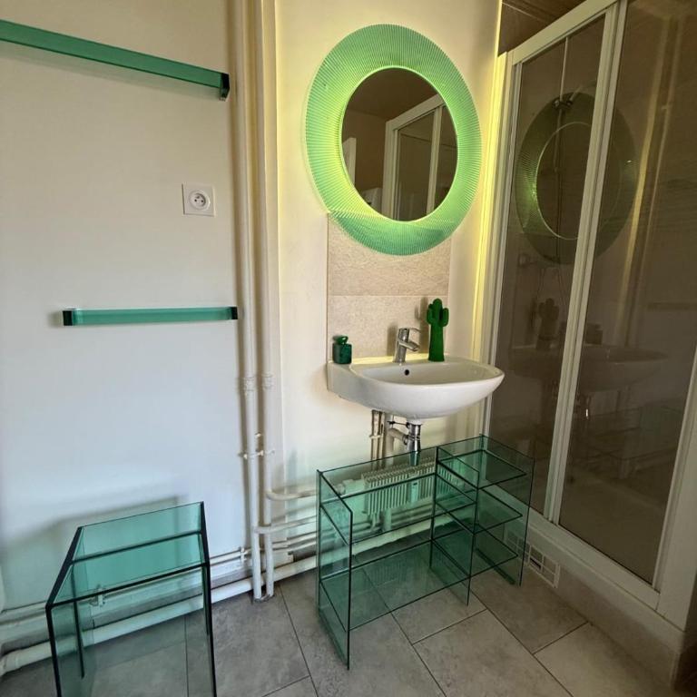 Bright apartment in Paris with balcony - Apartamento - 10