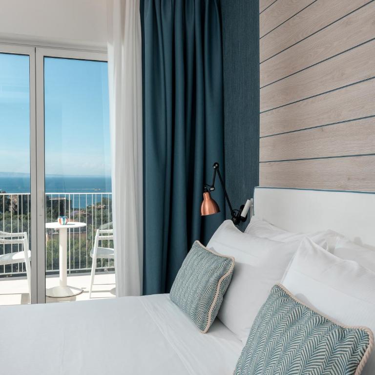 Hotel Tirrenia - Camera Superior Matrimoniale/Doppia con Letti Singoli con Vista Mare - 4