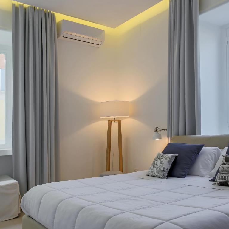 PETIT B&B - in centro a due passi dalla stazione e dai traghetti - Camera Matrimoniale Deluxe - 20
