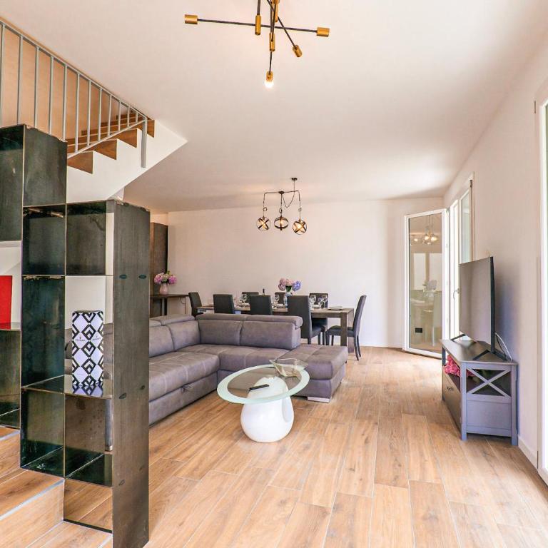 Spa Stella Lario - Four-Bedroom House - 13