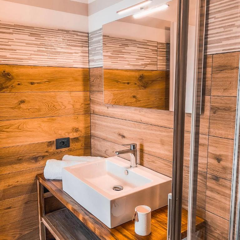 Spa Stella Lario - Four-Bedroom House - 16